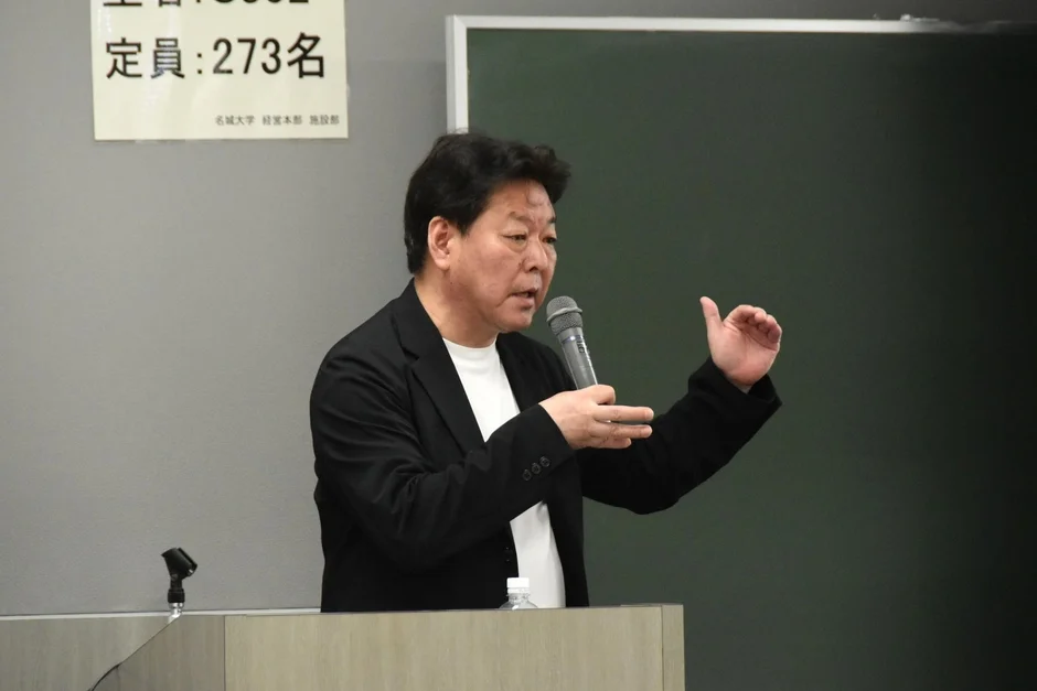 名城大学の講義で話すたけぞう氏