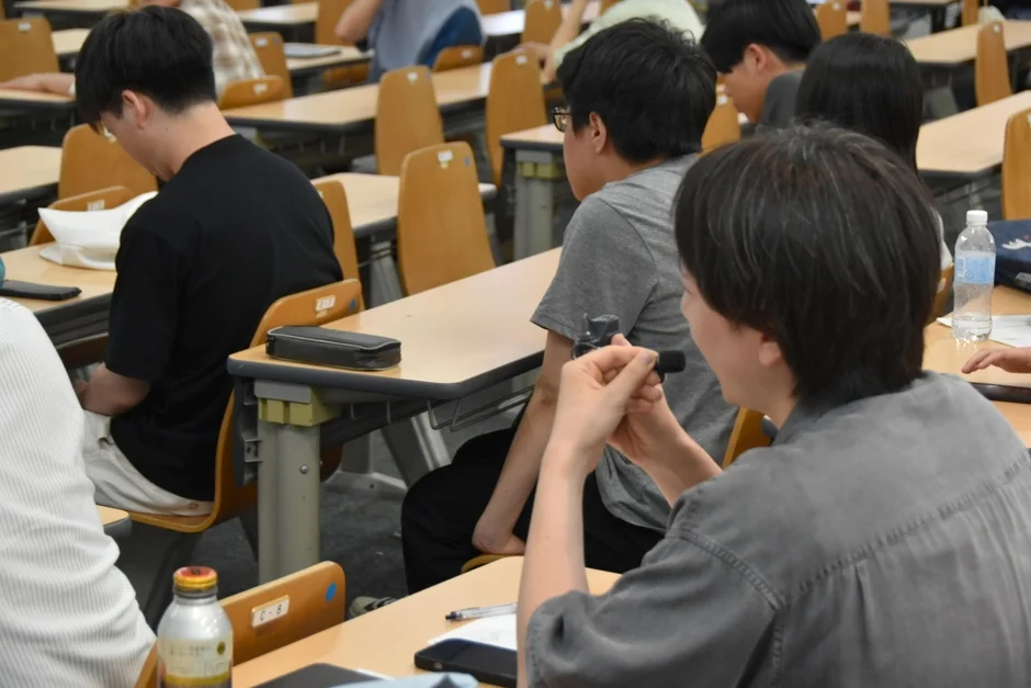 講義を受ける学生たち